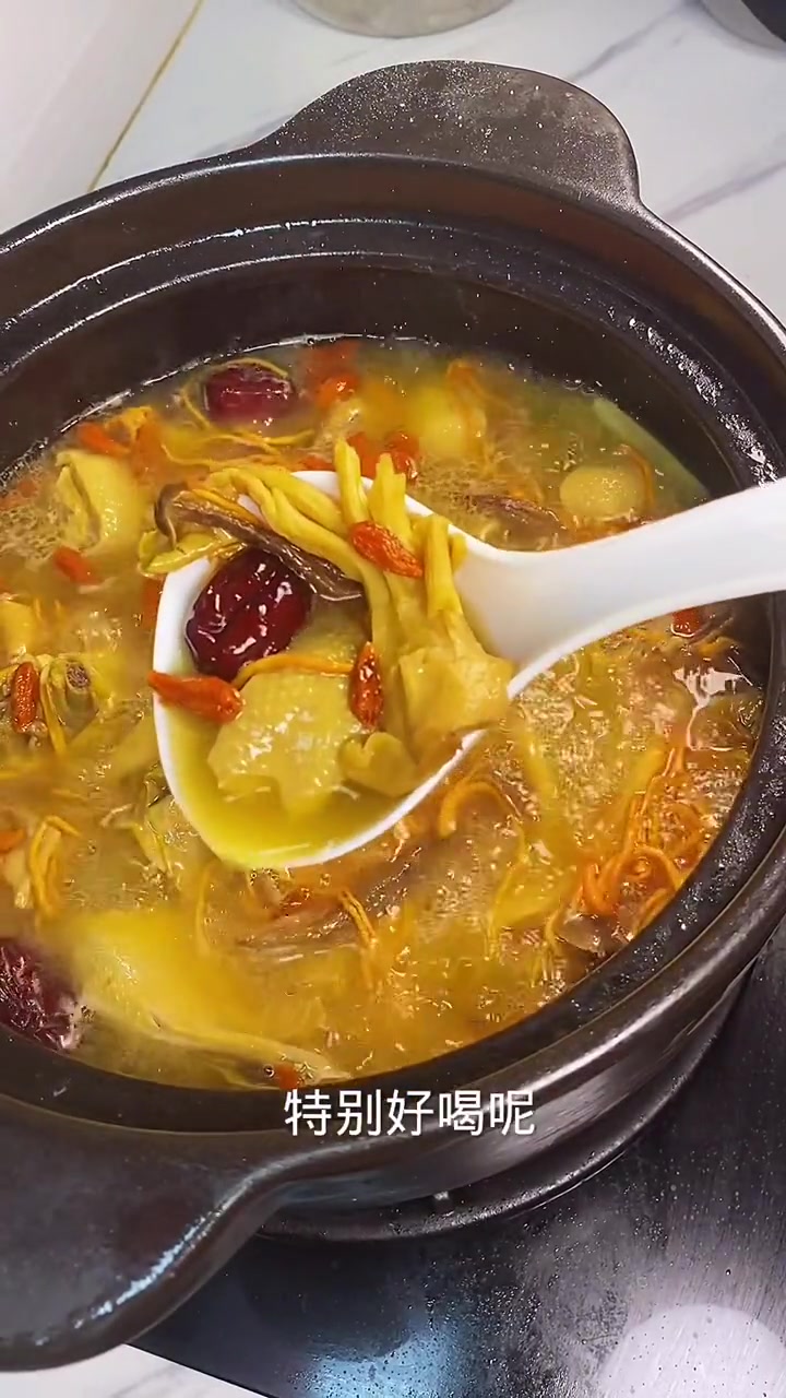松茸菌菇老鸭汤