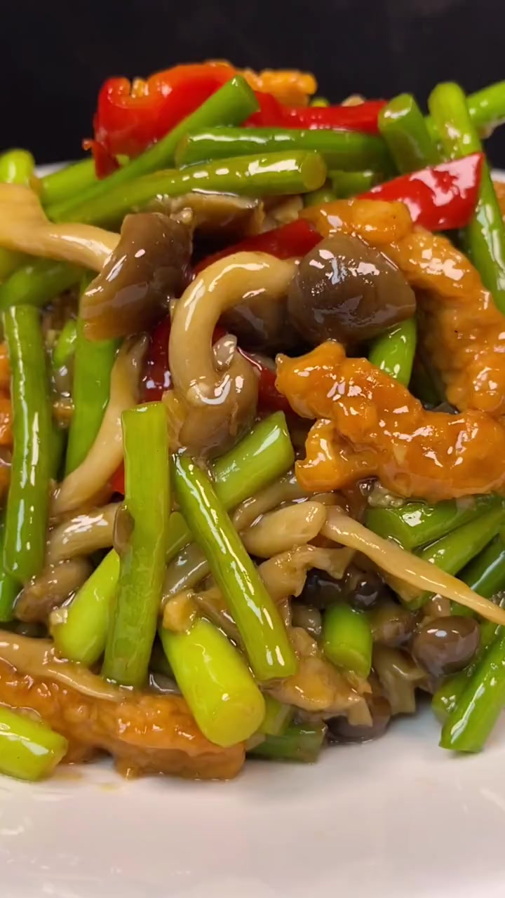 肉丝蒜苔炒鸡腿菇