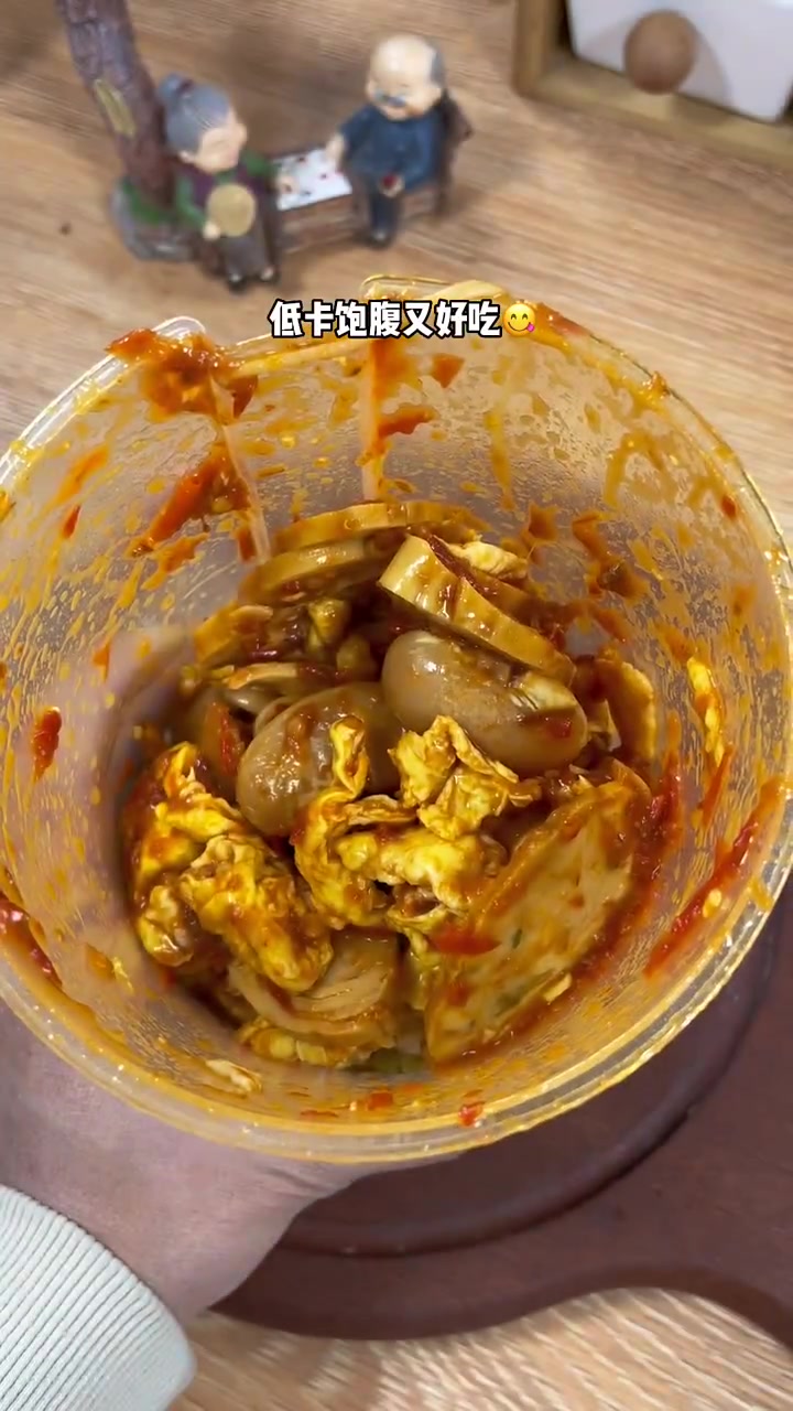 这个鲜椒牛肉酱拌菜真的绝了!没放油没放糖没有香精防腐剂,一勺只有几十大卡,不管什么菜只要用