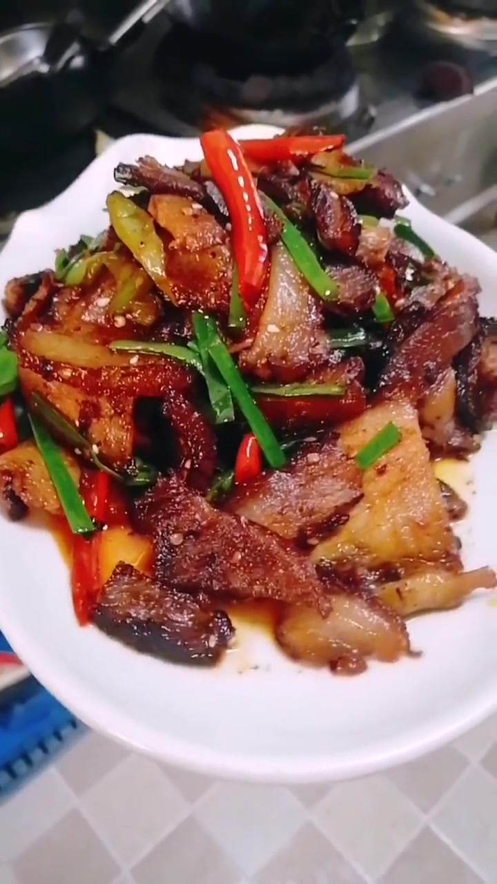 用边锅炒菜一个人录至属实有点忙不过来,视频不怎么那样清楚 但是过程很重要