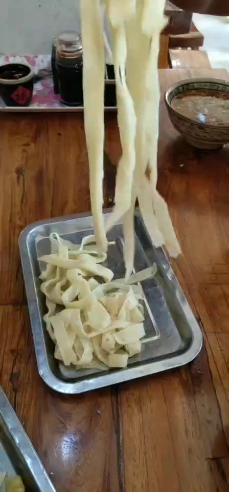 牛肉汤泡饼丝美味