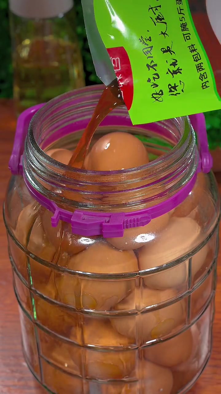 以后想吃腌鸡蛋了就按照我这个方法做腌好以后个个翻砂流油 鸡蛋的神仙吃法 腌鸡蛋