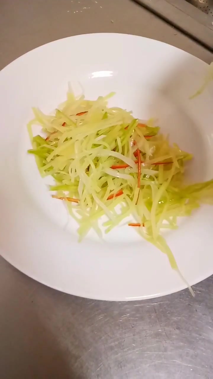 凉拌土豆丝清凉小菜