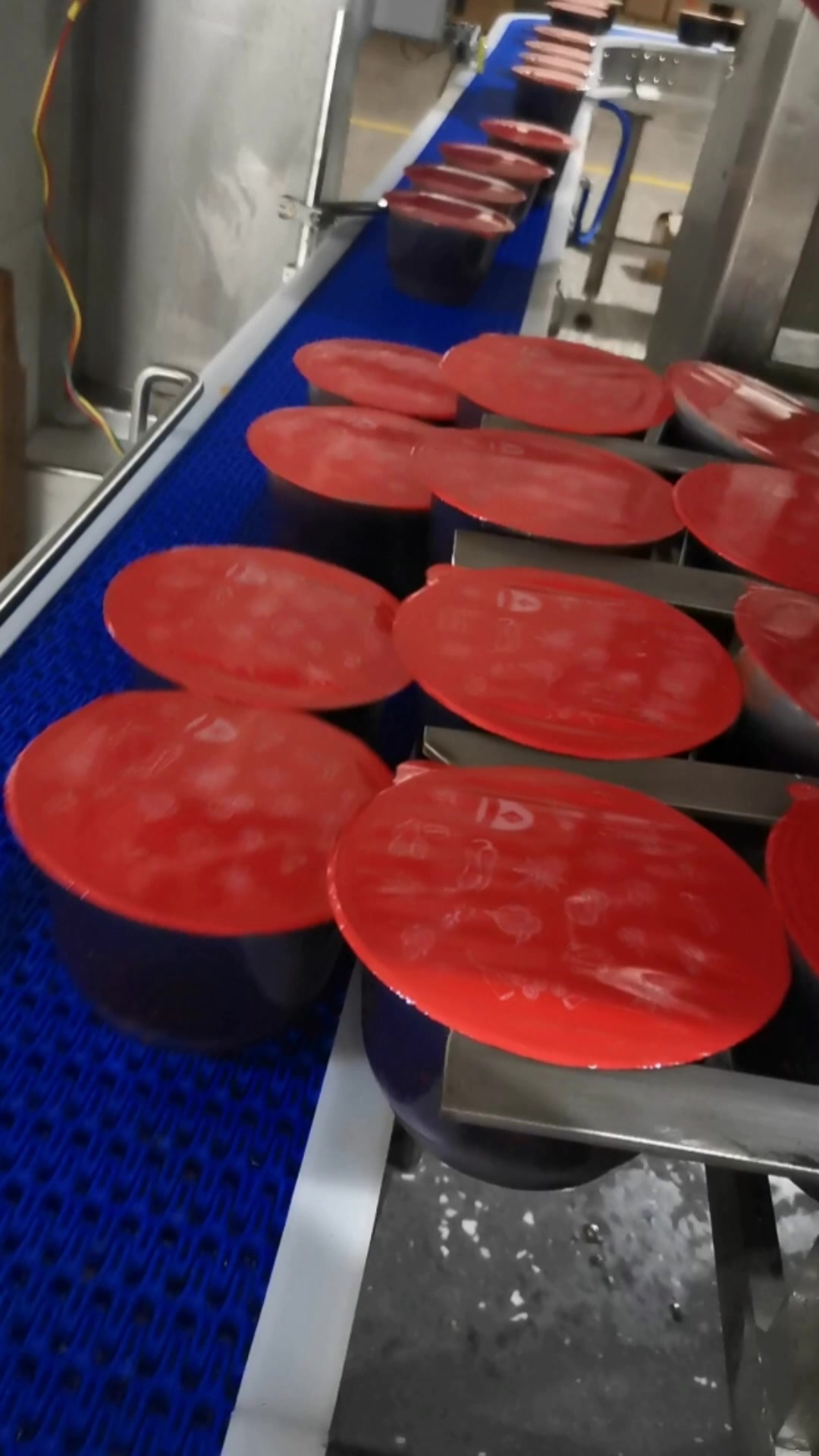 [碗装火锅底料包装机系列]pp碗装清汤牛油火锅底料灌装封口机