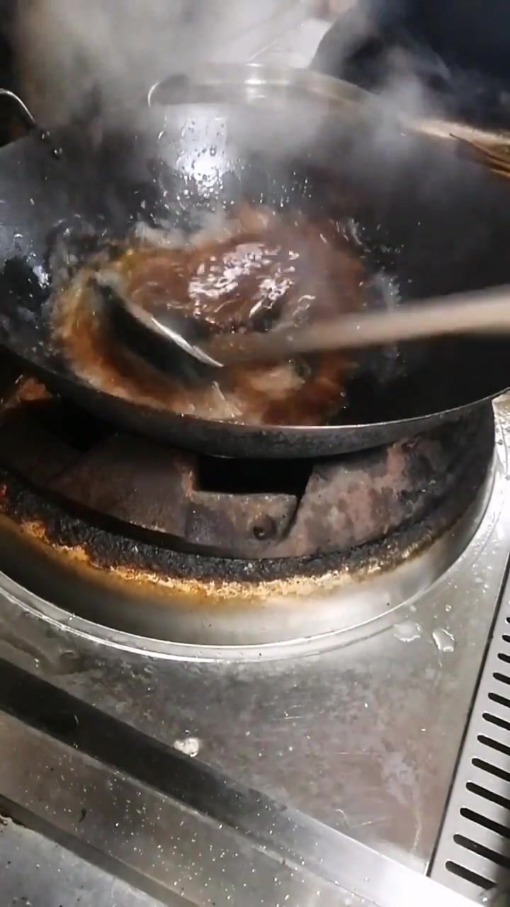 分享一道老式糖醋鲤鱼做法喜欢的老铁双击加关注噢感谢大家的支持