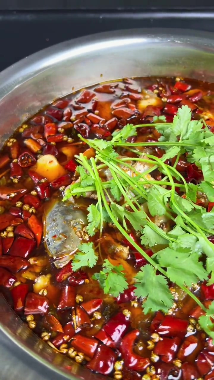 麻辣水煮鱼 麻辣过瘾 记得收藏回去告一下 麻辣水煮鱼 川菜 无辣不欢