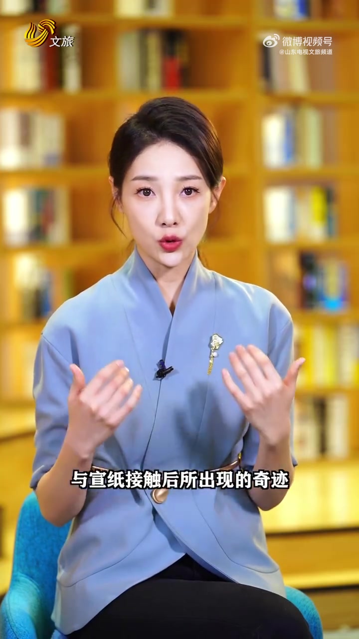 「家有藏宝」高倍放大镜下的虾图暗藏秘密 齐白石画虾堪称画坛一绝,最有名的作品就是《百虾图》