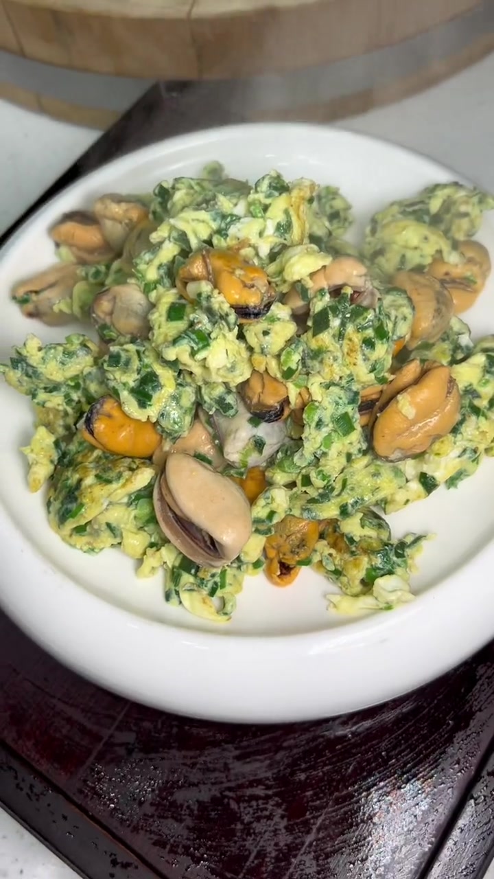 春天的韭菜鲜,春天的海虹更鲜 韭菜末鸡蛋炒海虹 鲜上加鲜!每日美食分享 一起学做菜