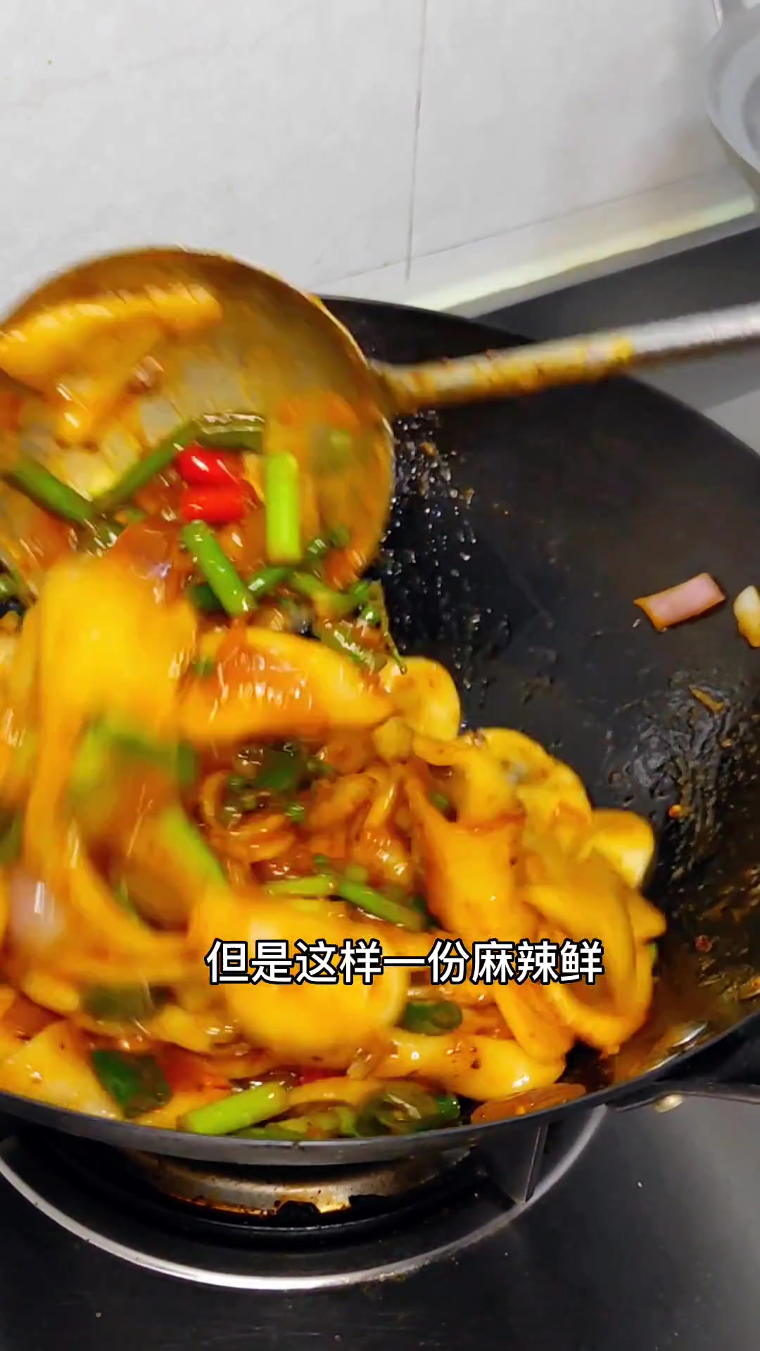 陕西面食千千万,油泼面,炒面,绘面都吃过,但是这样的爆炒猫耳朵面吃过没,麻辣鲜香,劲道爽滑