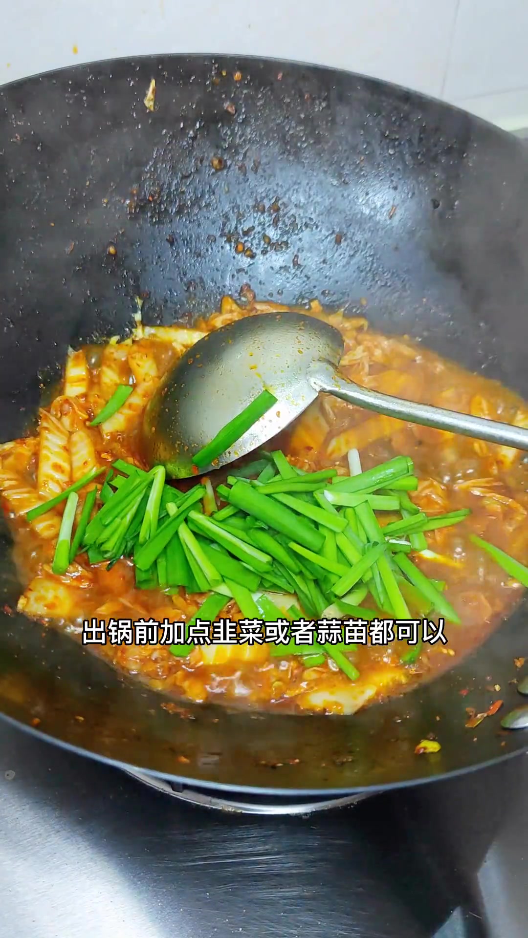 今天分享一道辣白菜拌面,酸辣十足,面条劲道 妈呀太香了 就是这个味儿