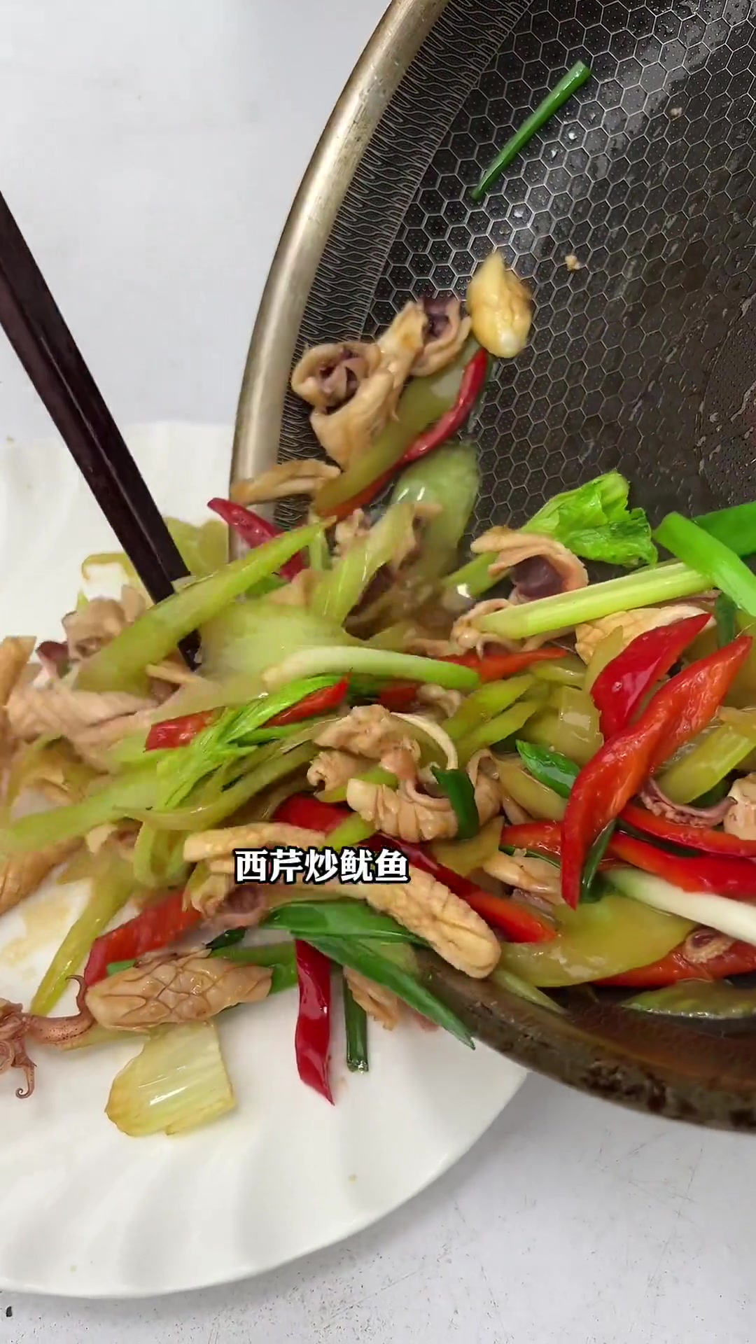 新鲜淡晒的鱿鱼干怎么做都好吃,小伙伴们可以试一下 鱿鱼干 海边生活 我的乡村生活