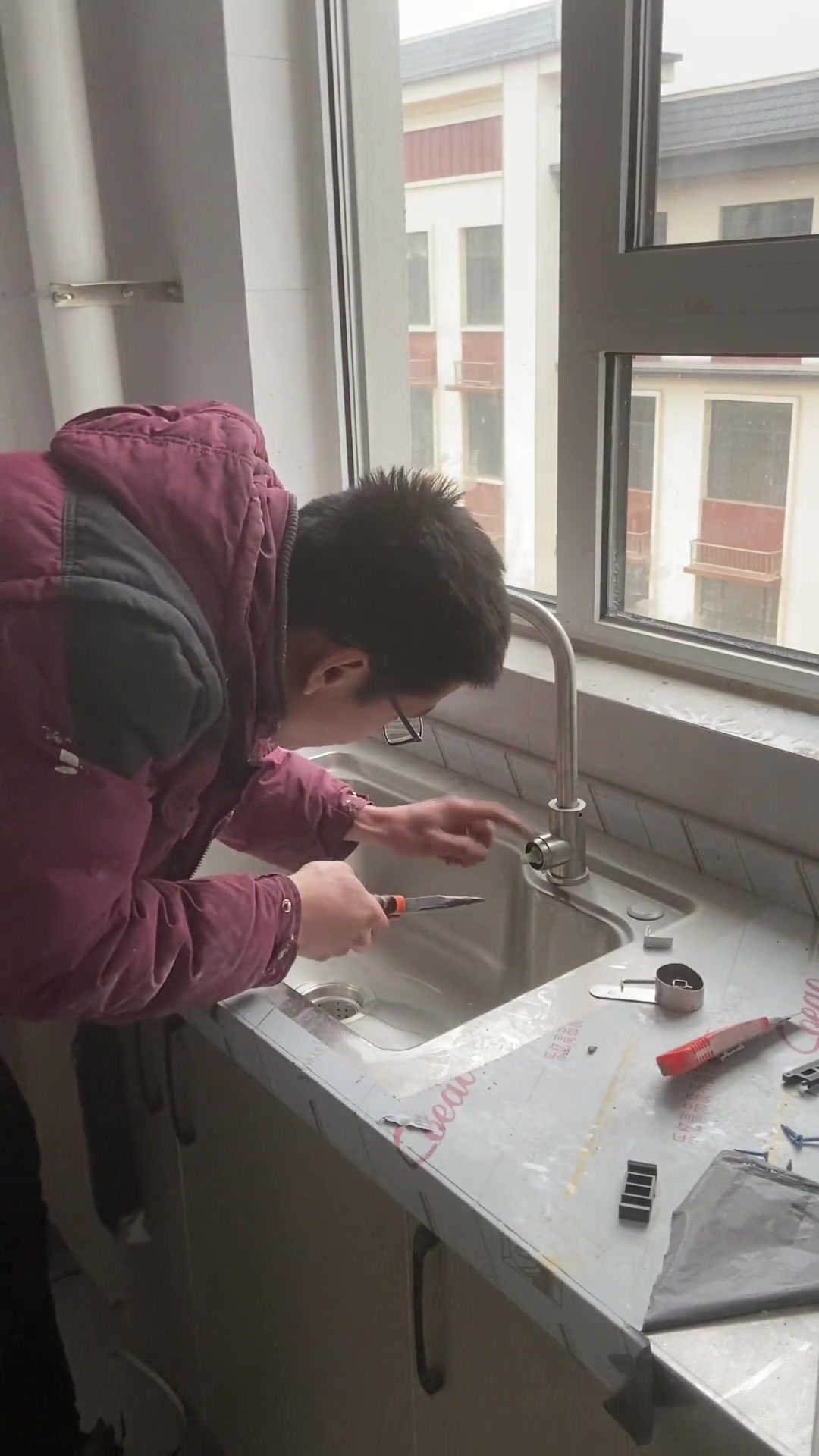 洗菜盆水龙头漏水怎么处理?