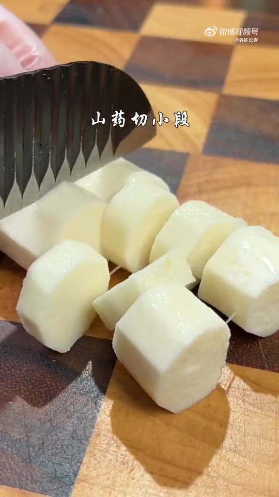 减脂期这样的鸡胸肉丸子你吃过吗,Q弹好吃,吃不完还可以放冰箱冷冻