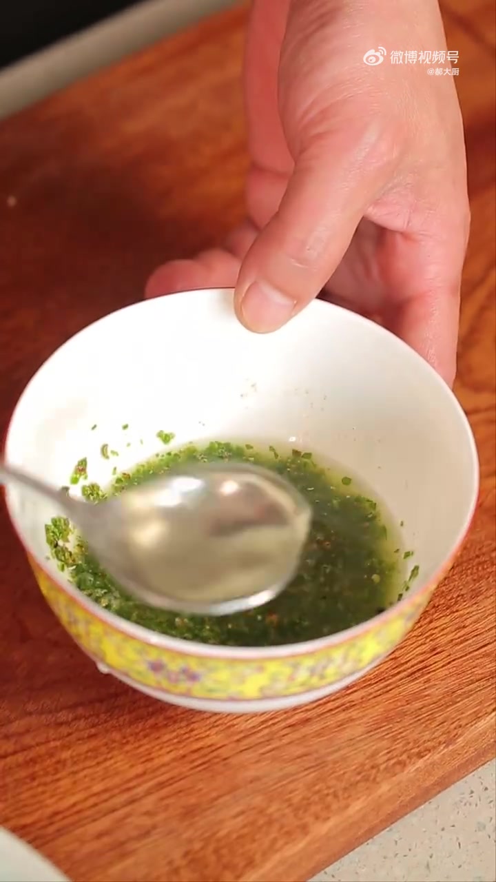 厨艺教程 美食时刻  凉拌椒麻鸡怎么做好吃又简单?爽口开胃专治没胃口,我愿称之为春天第一凉