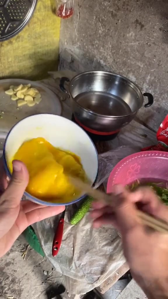 真正优秀的厨师,都是单手打鸡蛋