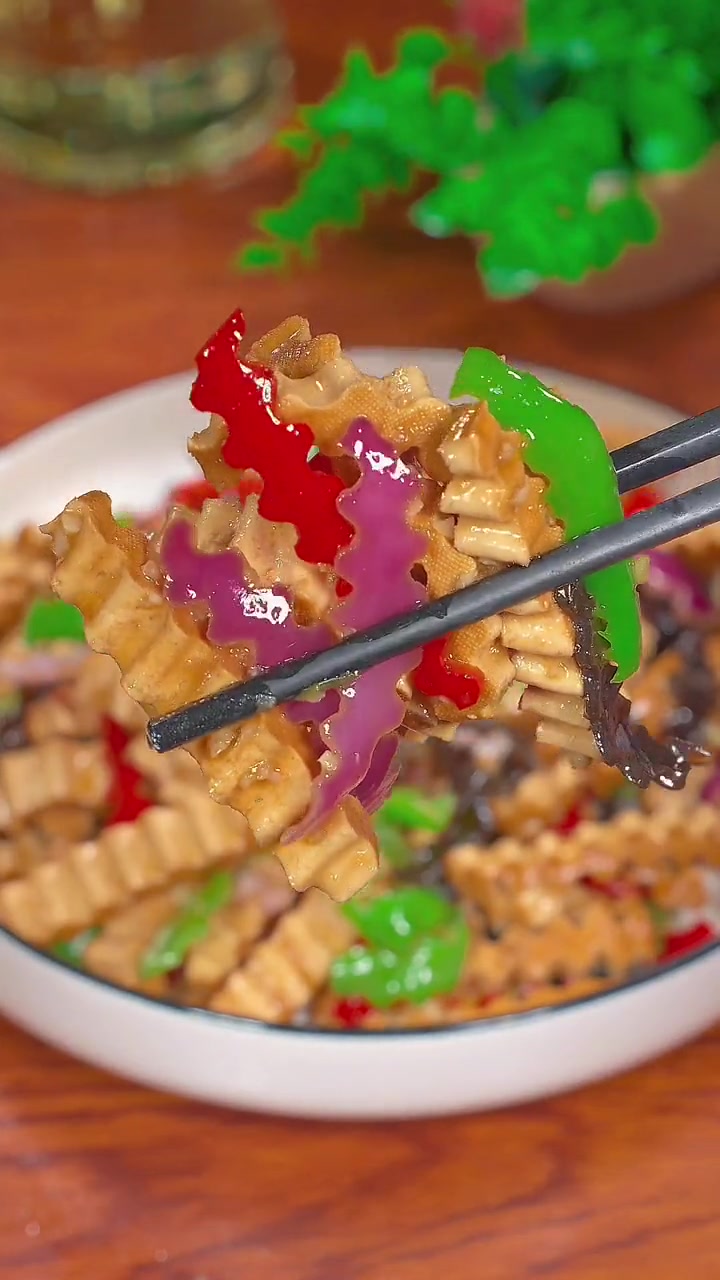 下次豆干买回来你就像我这样做,不仅好看还好吃 青椒炒豆干 下饭菜