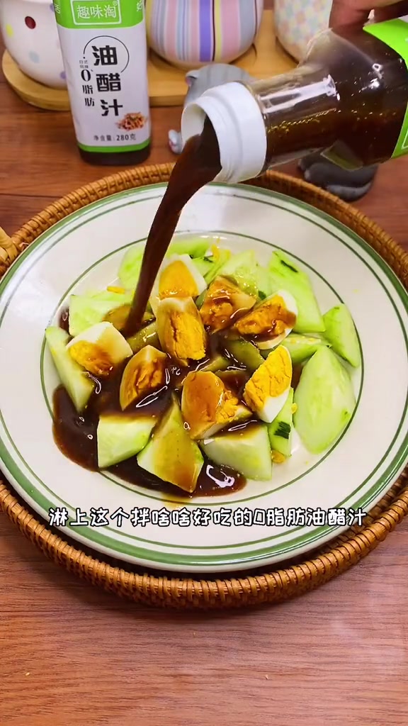跟着明星 张天爱 吃白水煮蛋生黄瓜,一周shou10-15