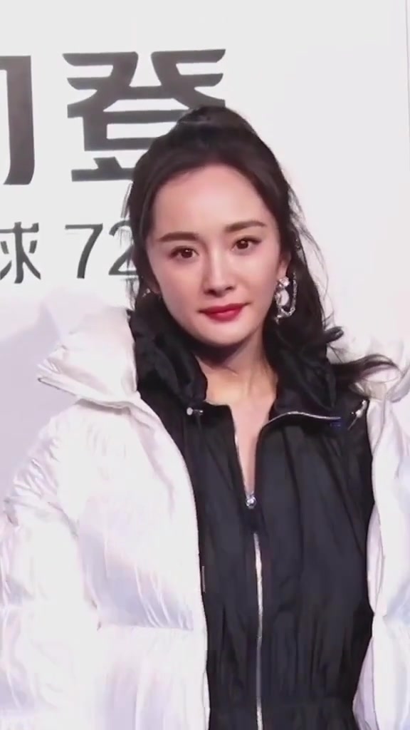 每日穿搭 秀场直击 时尚 街拍 又美又飒 不潮不出街 大长腿 高品质羽绒服 羽绒服 冬季必