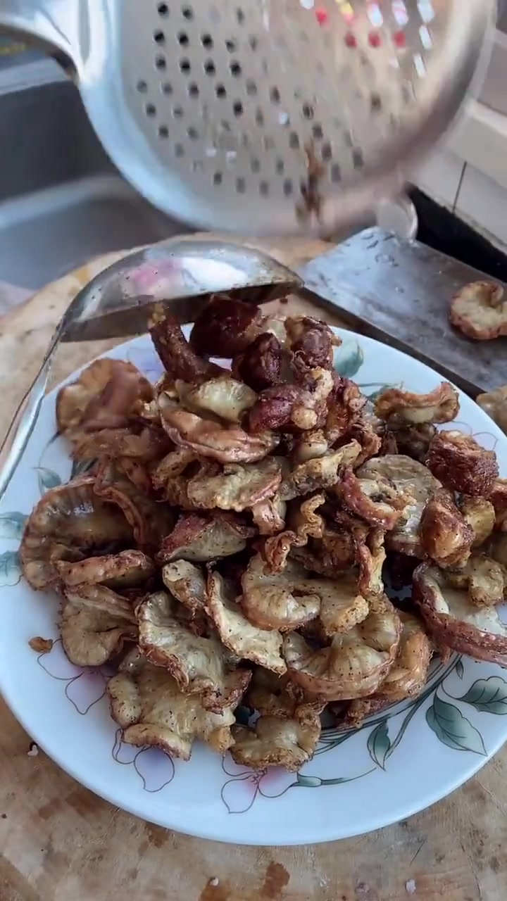 干炸鸡冠油这样做好吃入味!被偷走的春天加倍追回 食尚先生 鸡冠油 鸡肉的神仙吃法 妈呀太香
