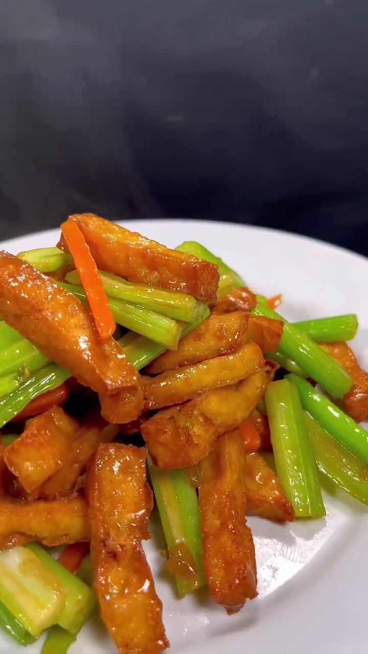 豆干烧芹菜这样做好吃入味,喜欢的朋友点赞收藏!我的厨房日记 高糖分入冬挑战 豆腐的神仙吃法