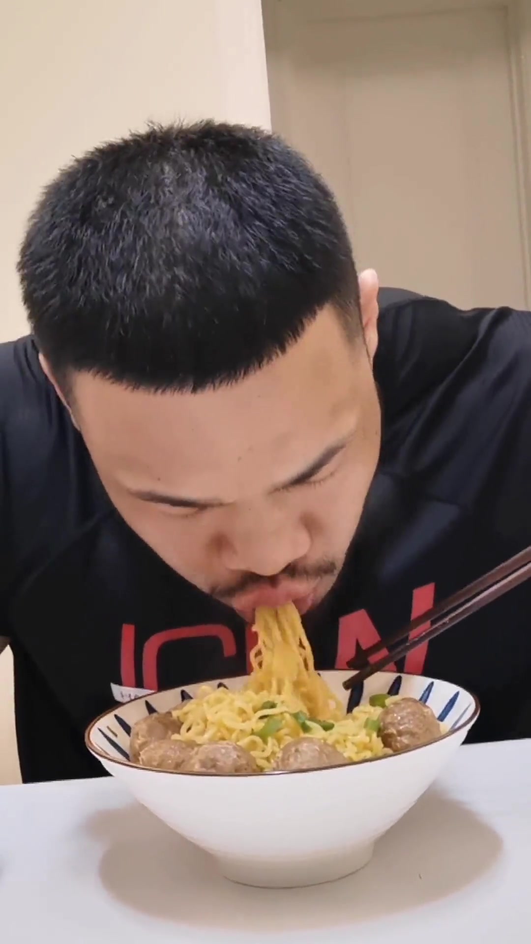 一款很好吃的低脂低碳牛肉丸,价格也挺实惠,挺适合当做健身减脂人群日常饮食蛋白质的来源