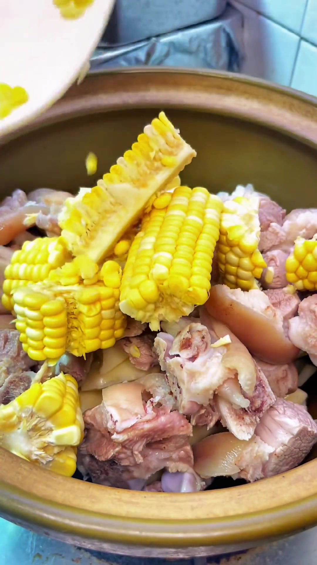三伏天靓汤 女人噶靓靓汤 莲藕猪手汤 有汤饮有餸食 做距世界啦 煲汤 为你煲汤 广东汤