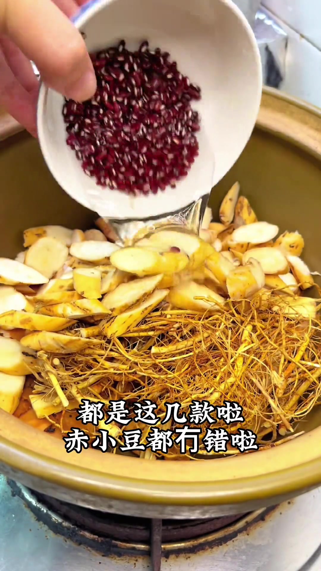 广东天气台风多 雨水多 这个星期第二次煲土茯苓汤啦 这次仲加埋D冬瓜落去 为你煲汤 煲汤 