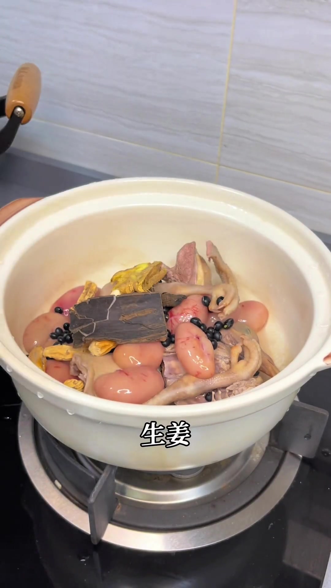 好多粉丝要求我重新发一次这个白鸽生蚝汤 赶紧收藏起来 说不定哪天又找不到了 广东汤 煲汤
