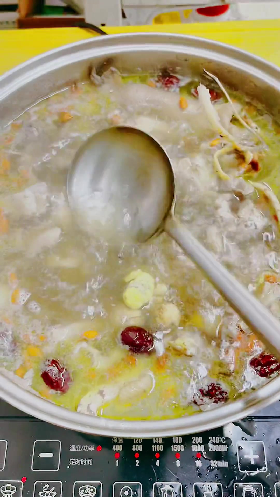 广东天气话变就变 进入速冻模式 肯定来一个五指毛桃煲老鸡乸 清甜可口 煲汤 广东汤