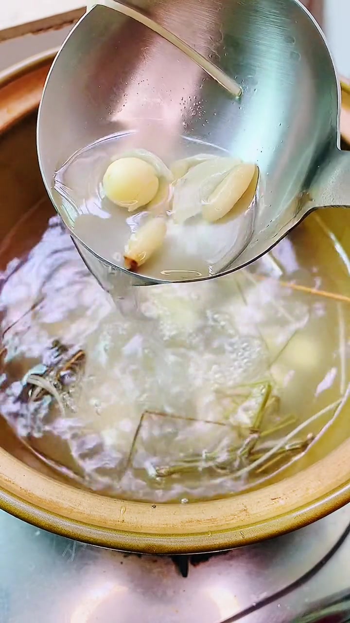 灯芯草麦冬瘦肉汤,容易发脾气,夏天心盛,不妨试试这款汤,用心给各位煲好每一碗汤 煲汤 广东