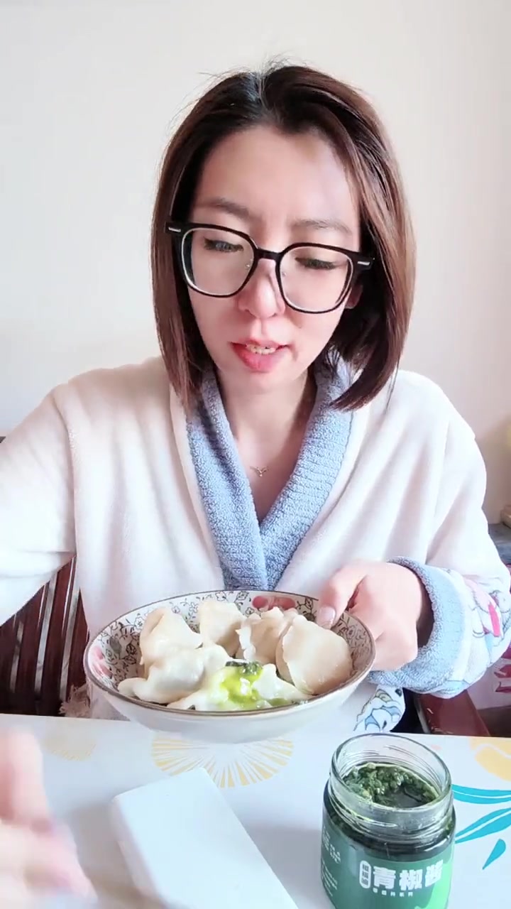 两种口味的辣椒酱都好吃,配料优秀,这个是螺丝椒相对更辣一些 辣椒酱 下饭神器 拌饭酱