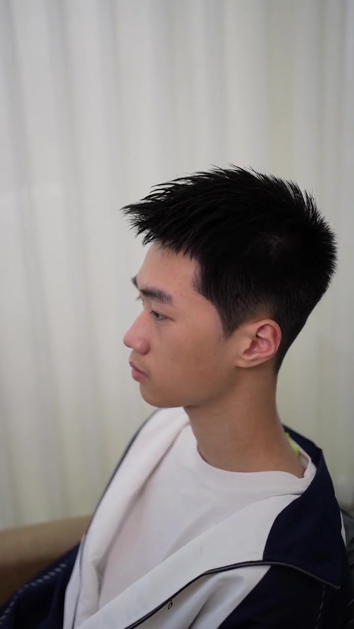 剪一个男生短发前次的效果 专业做男生的头发 男生发型师推荐 广州发型师