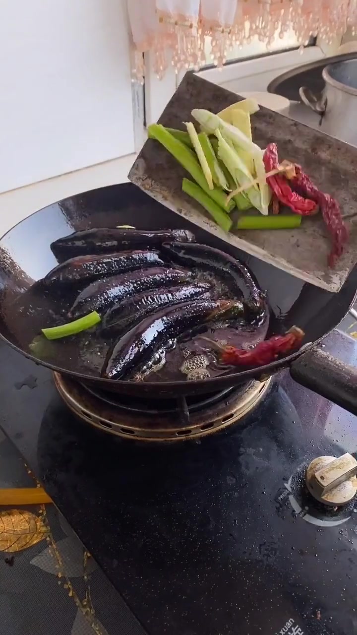 这样做好吃入味!这样的宵夜才是天花板 老头鱼 食尚先生 鱼的花式做法 妈呀太香了 +小助手