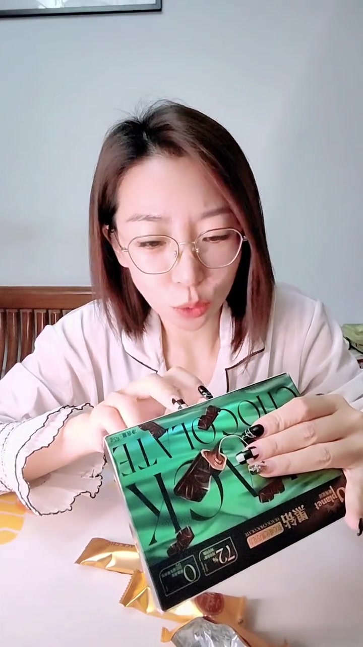 爆浆的流心威化黑巧,让我吃出费列罗的感觉 巧克力控 零食推荐 巧克力 纯可可脂巧克力
