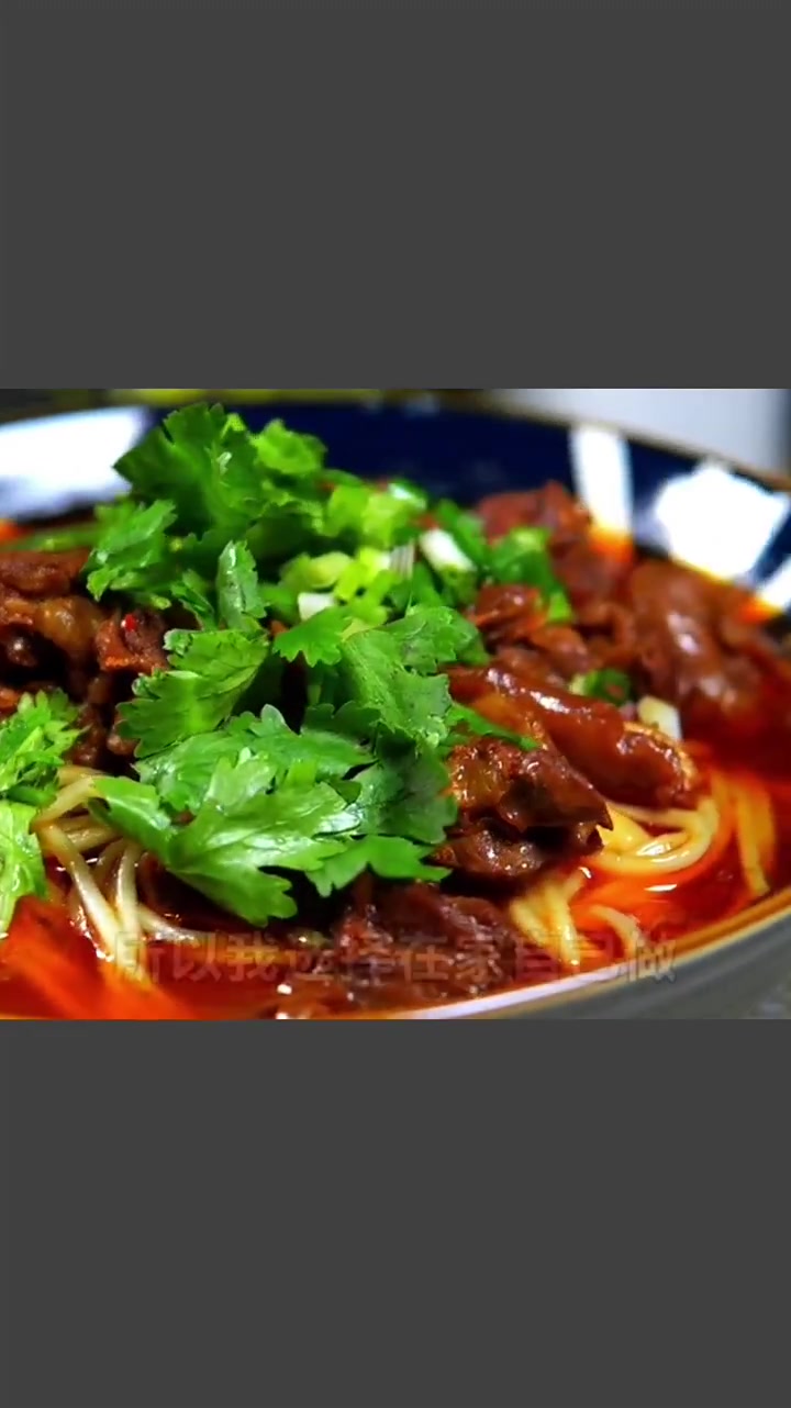 香辣牛肉面的家常做法,肉鲜汤浓,香味十足好吃