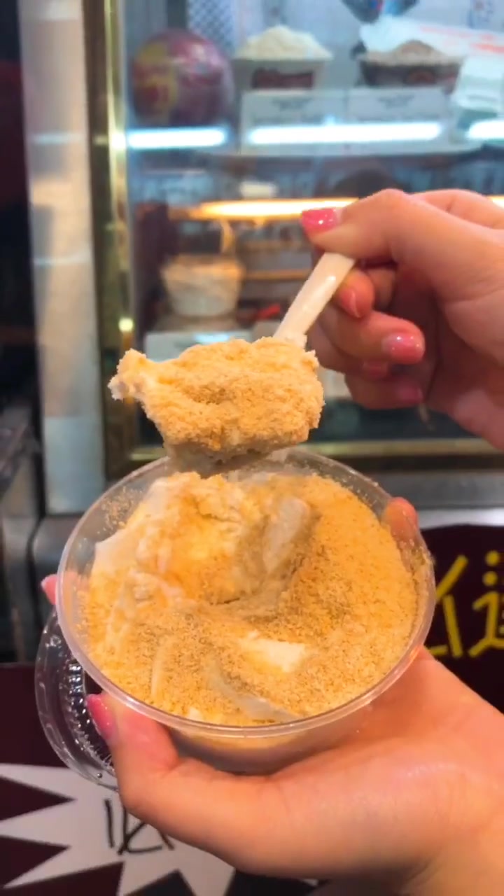 来澳门,当然要吃吃吃小吃啦!官也街 才100多米却藏了很多人气老店,还能买手信
