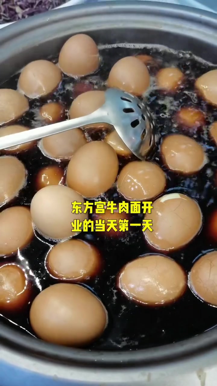 舌尖上的张家川 东方宫牛肉面味道窜这个吃家子连汤快喝光了 舌尖上的张家川