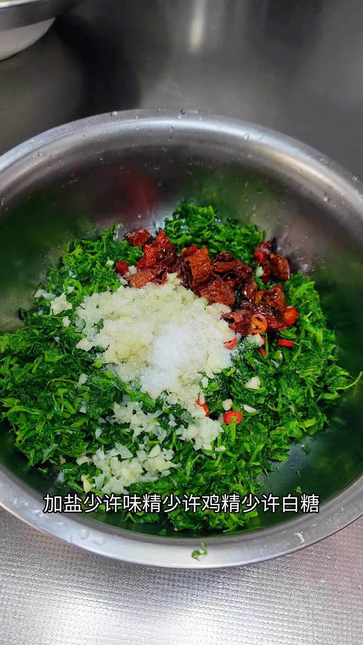 这几天就是吃野菜的苜蓿,今天分享一道清脆爽口的凉拌苜蓿 尝一尝春天的味道 农村野菜