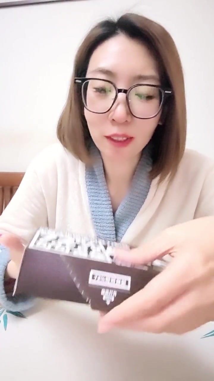 这个 益生菌巧克力 我真是爱了,口感和味道都不错,配料也ok 黑巧 无糖黑巧 纯可可脂巧克