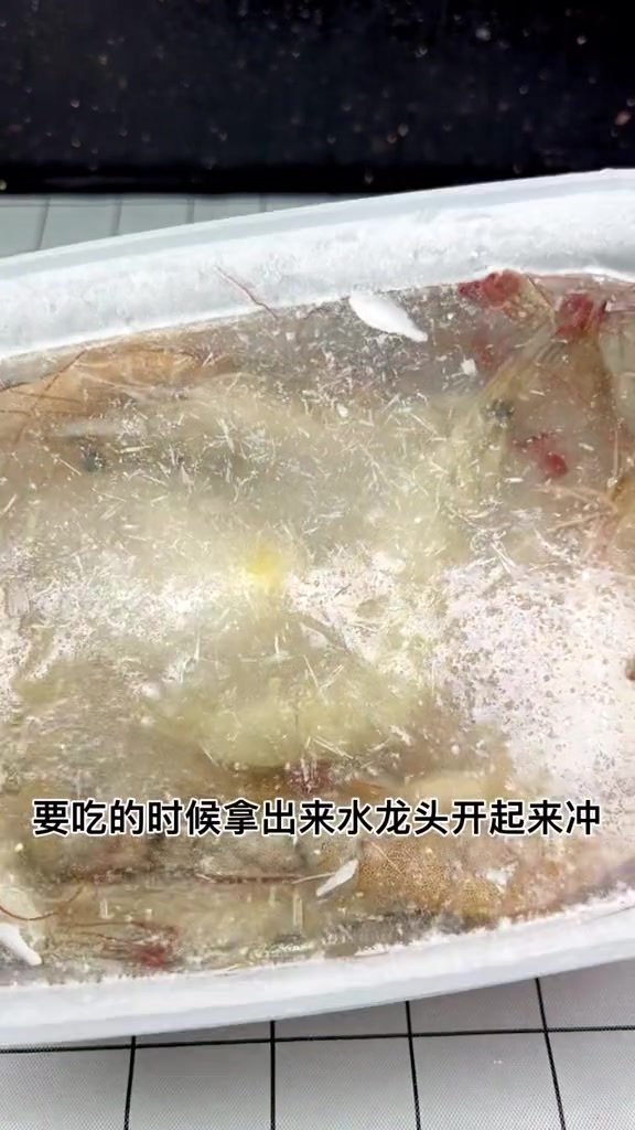 这是虾保存的好方法,肉质不会变,头也不会黑,存点年货等过年吧