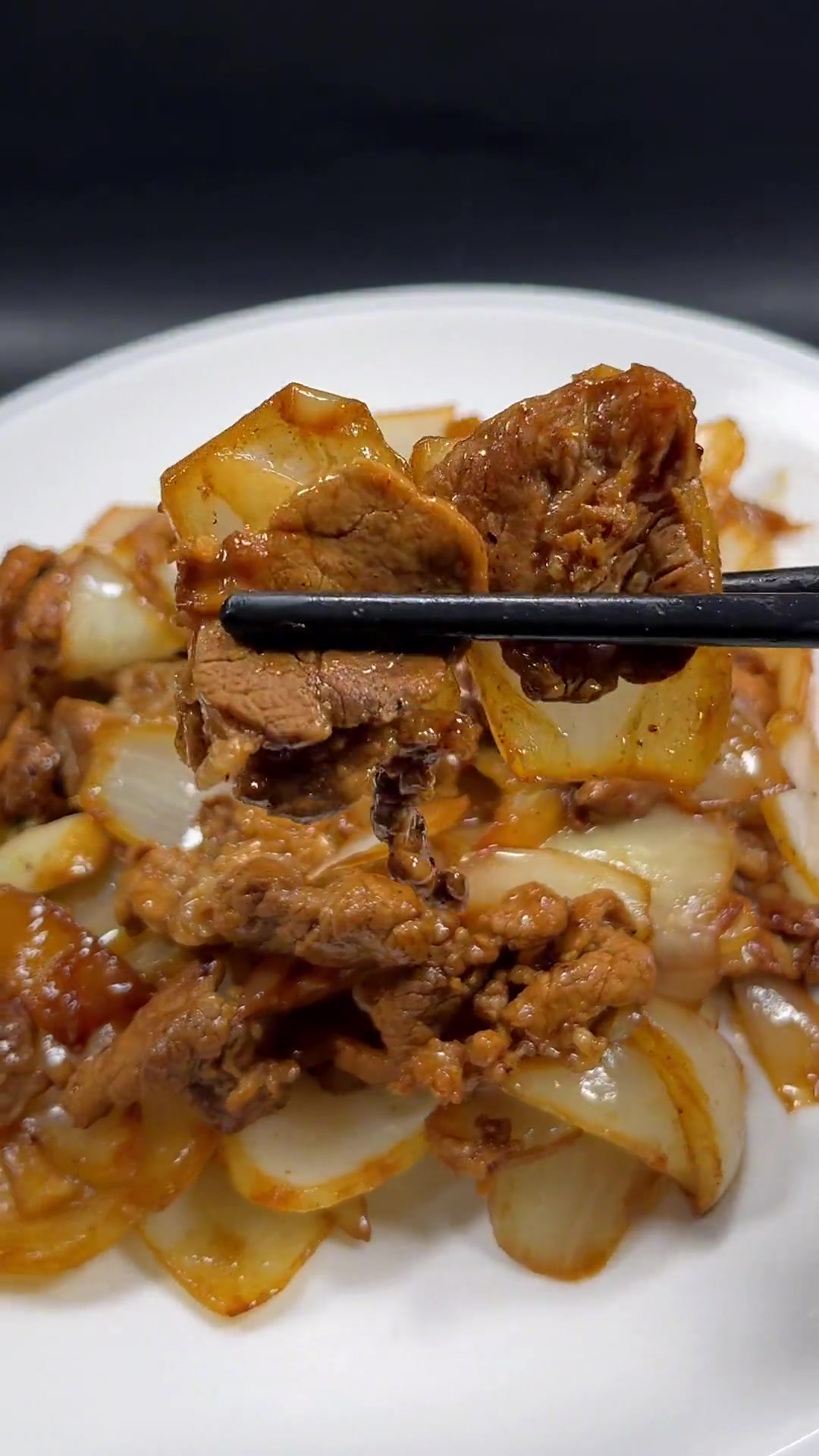 洋葱炒肉这样做好吃入味!春季减脂食物大全 食尚先生 洋葱新吃法 鸡蛋的神仙吃法 洋葱炒蛋 