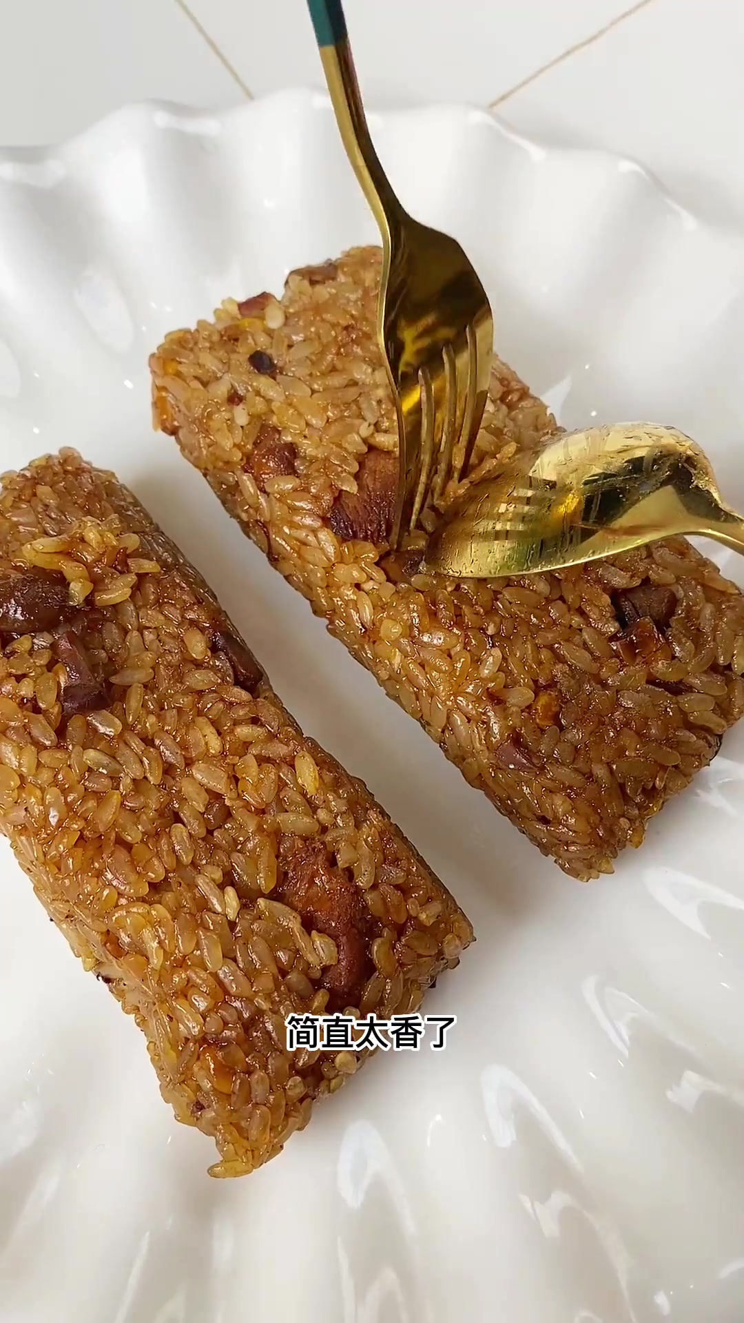 这个 饭团 热量比全麦面包还低,里面满满的料,吃上一个很饱腹!早餐 低卡低脂餐