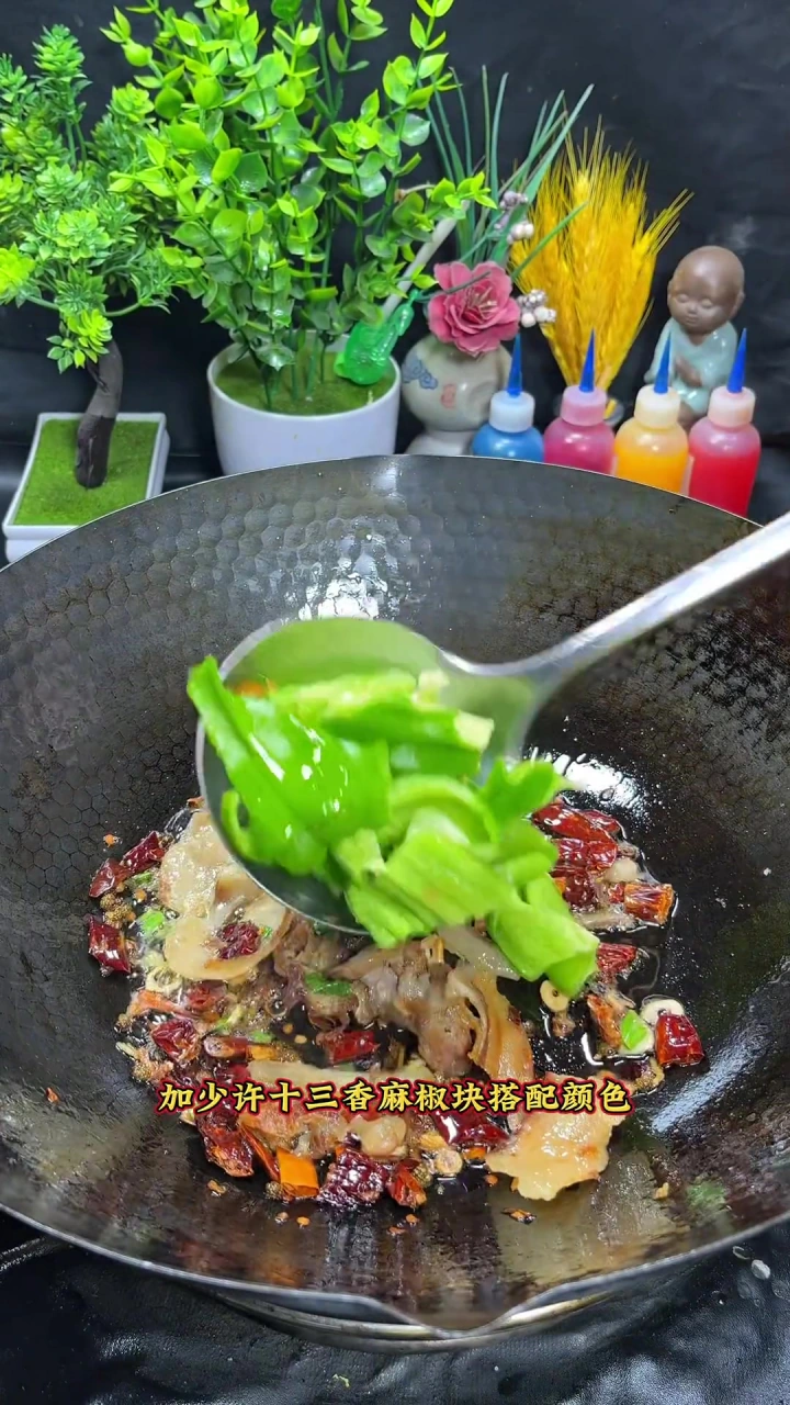 爆炒甘蓝这样做脆爽入味!被偷走的春天加倍追回 食尚先生 爆炒甘蓝 包菜的做法 妈呀太香了 