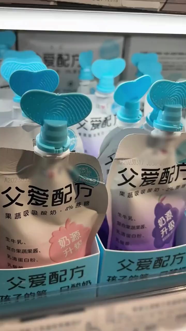 「客服回应酸奶取名为父爱配方被吐槽:想让大家意识到父爱的重要性「思考」」客服回应酸奶取名父