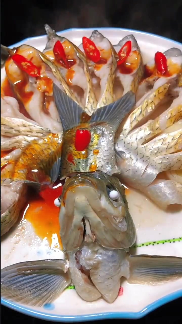 孔雀开屏鱼这样做好吃入味!孔雀开屏鲈鱼 食尚先生 孔雀开屏鱼 鱼的花式做法 妈呀太香了 +