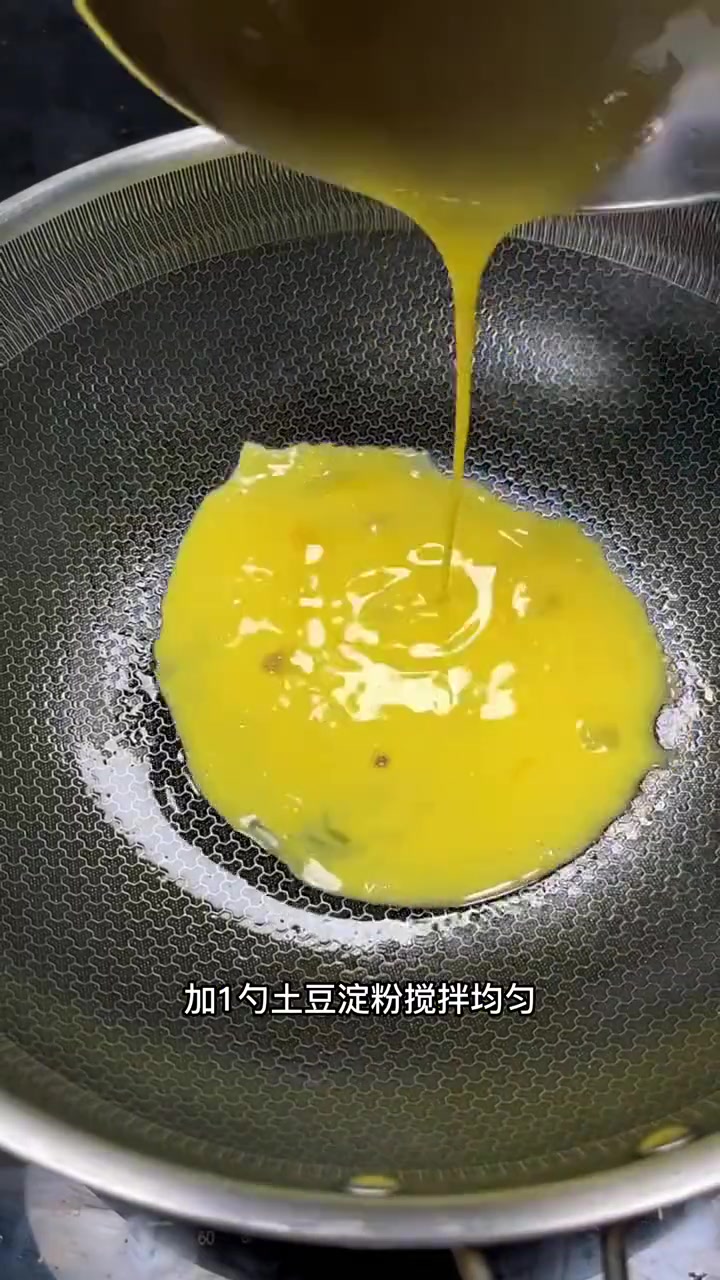 蛋皮拌苦菊这样做清淡可口!情人节的100个约会心愿单 食尚先生 凉拌菜 苦菊新吃法 鸡蛋的