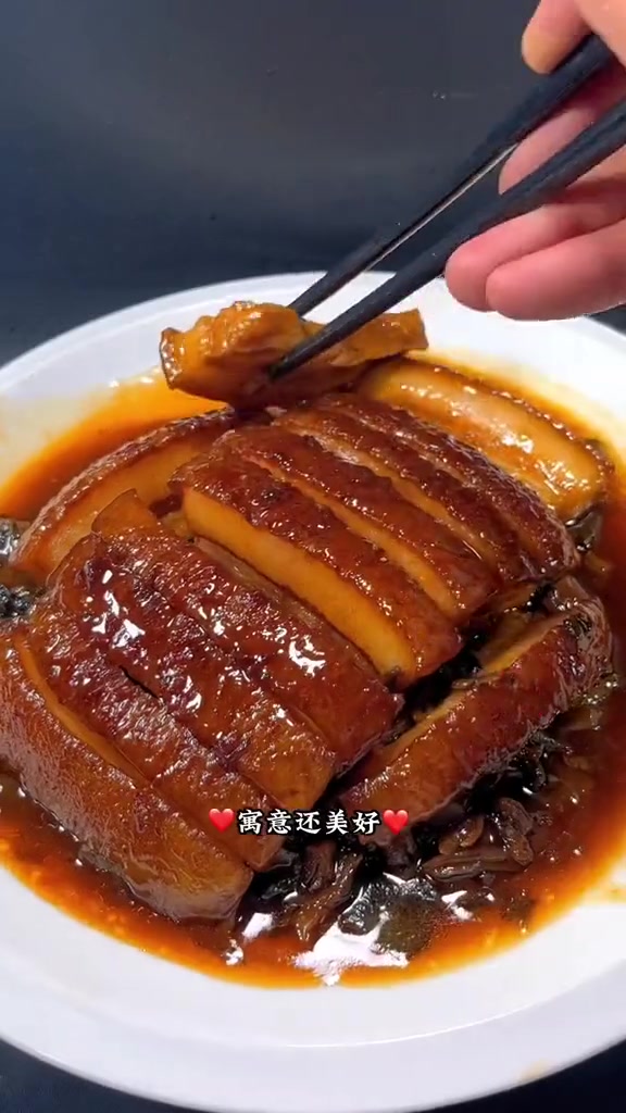 带有美好寓意的年夜饭 梅菜扣肉!你家年夜饭必吃什么 食尚先生 梅菜扣肉 猪肉的神仙吃法 扣