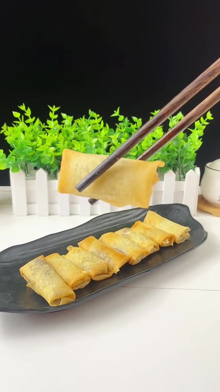 豆沙春卷,咬一口香甜酥脆,好吃又解馋!炸春卷 豆沙 年货备起来