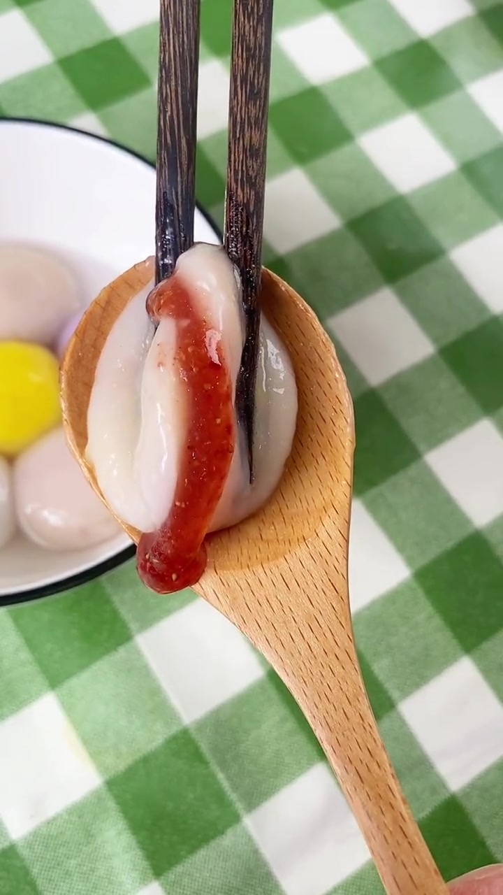 好吃的水果大汤圆来啦,四个口味都好吃,快安排起来 汤圆 元宵节 吃汤圆喽 甜品