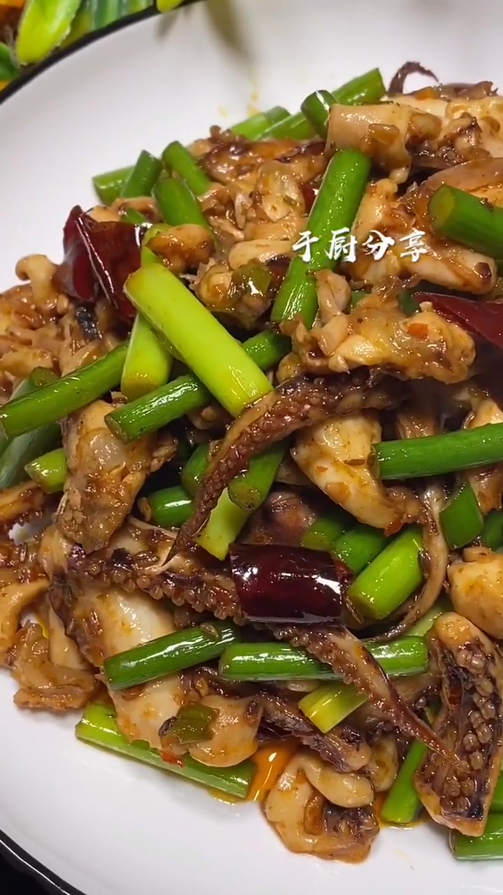 蒜台炒鱿鱼头